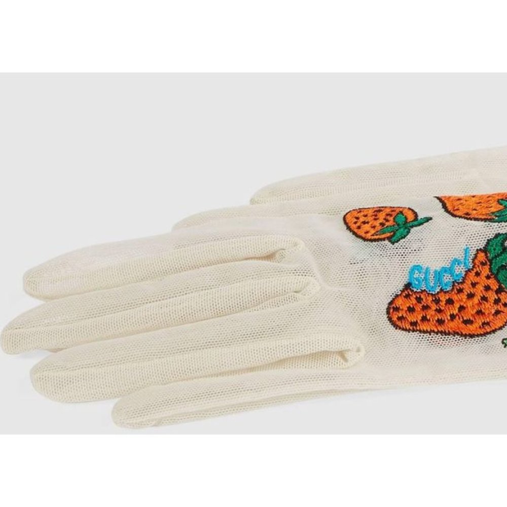 Gucci Tulle Strawberry Embroidered Gloves in White NEW IN BOX - Picture 4 of 8